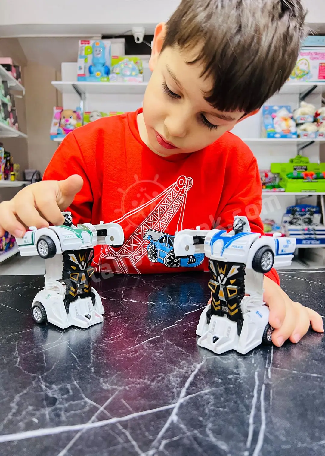Robota Dönüşen Sürtmeli Polis Araba